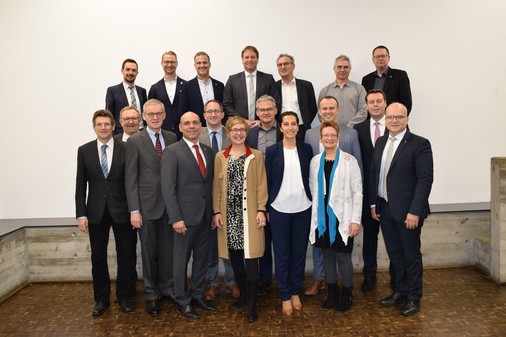 Bürgermeister der beteiligten Landkreisgemeinden und Mitarbeiter des Gutachterausschusses